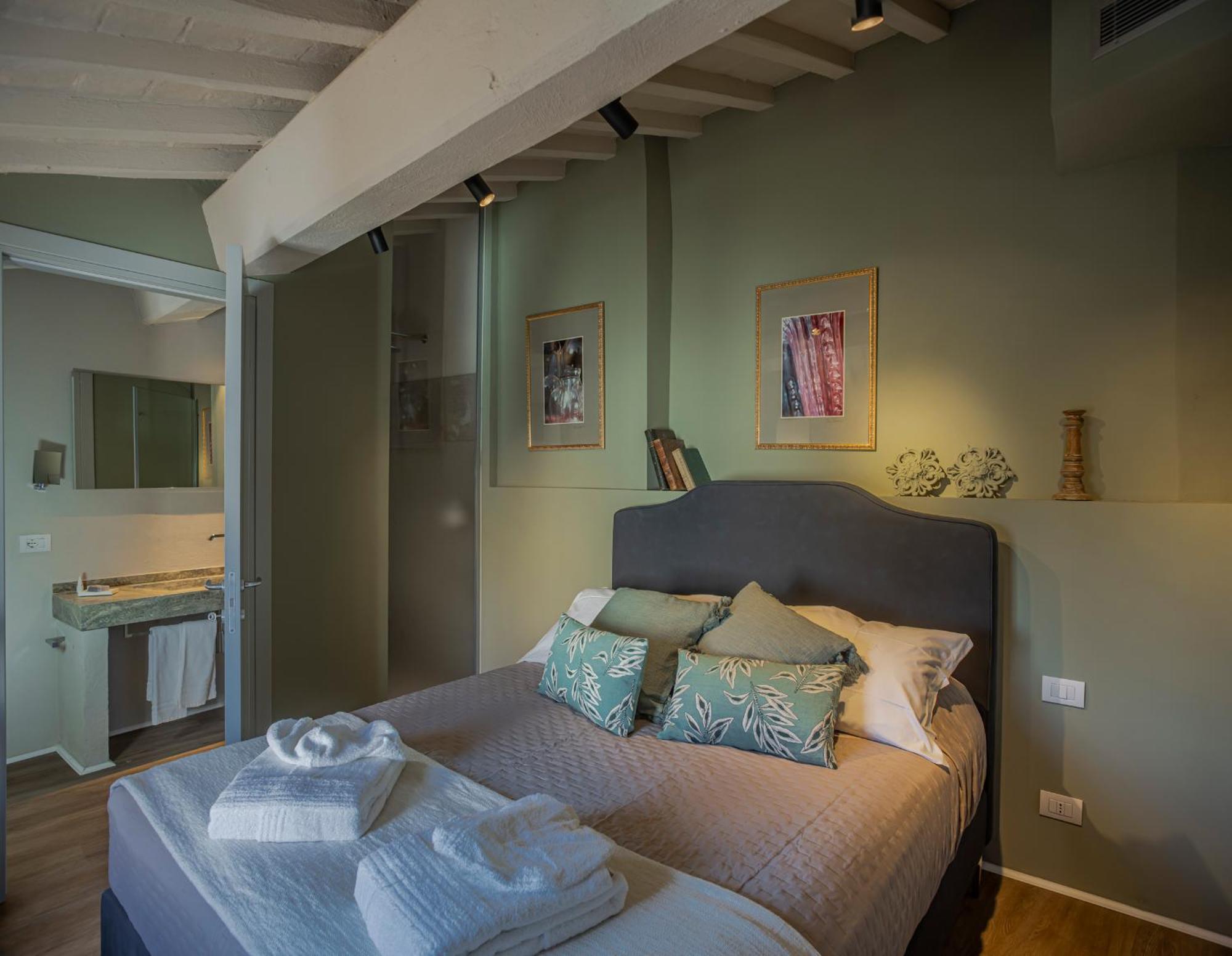 Relais Borgo Elissa Bed & Breakfast Черталдо Екстериор снимка