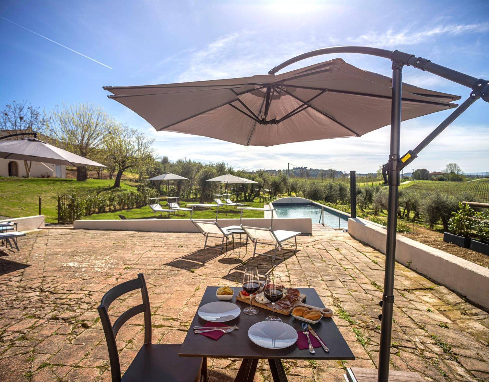Relais Borgo Elissa Bed & Breakfast Черталдо Екстериор снимка