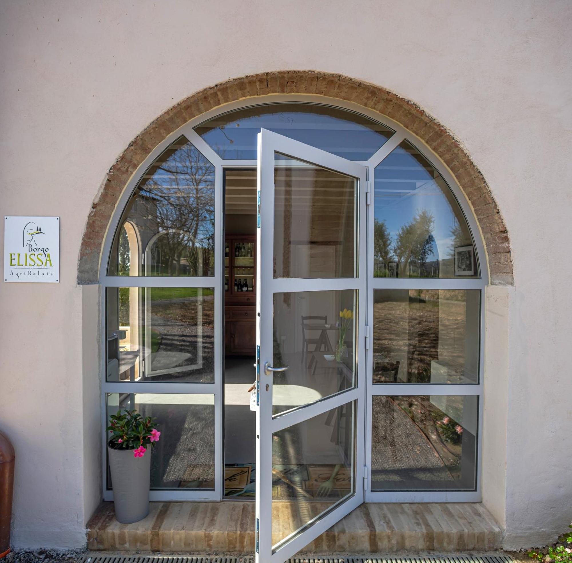 Relais Borgo Elissa Bed & Breakfast Черталдо Екстериор снимка