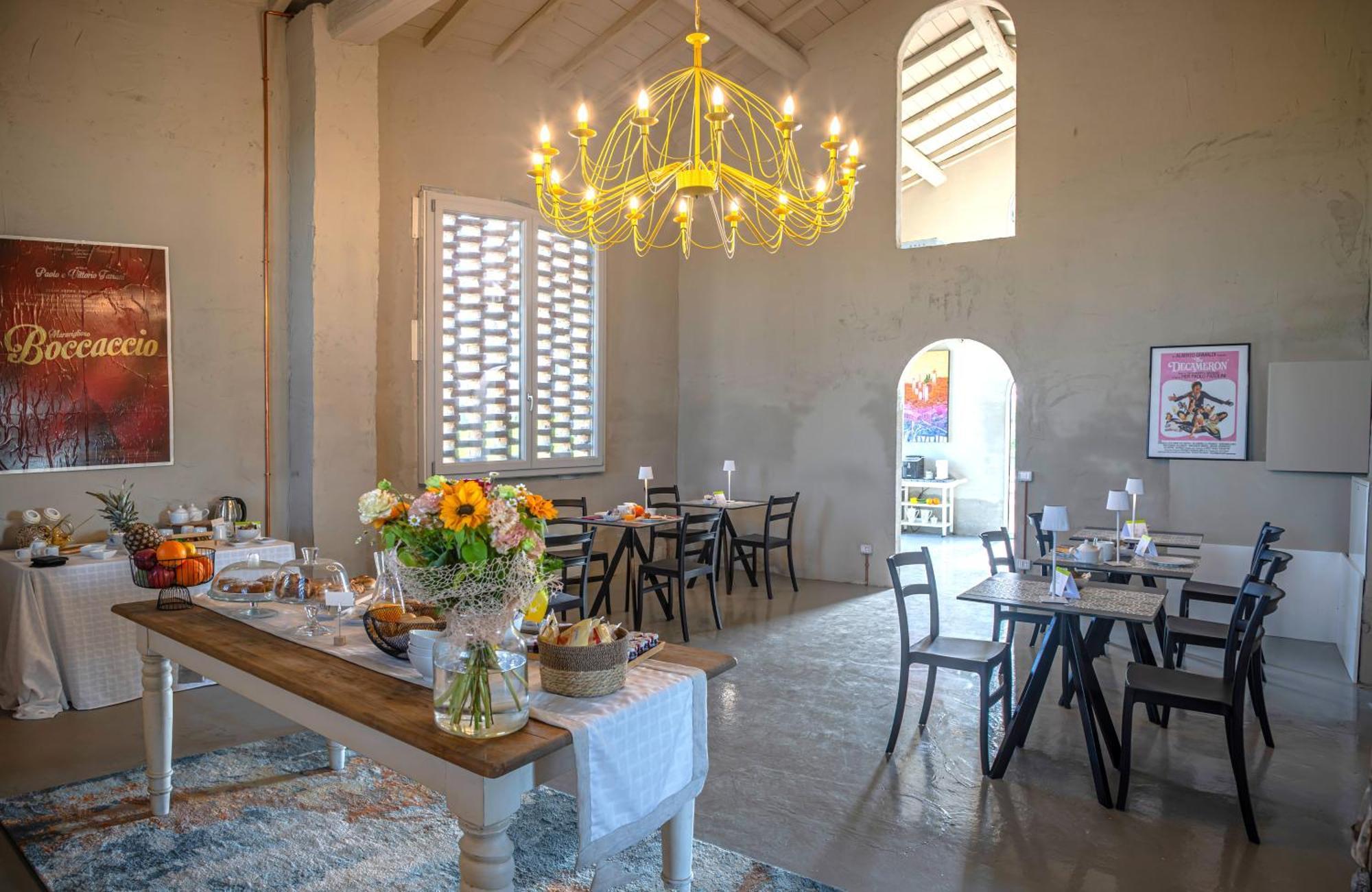 Relais Borgo Elissa Bed & Breakfast Черталдо Екстериор снимка