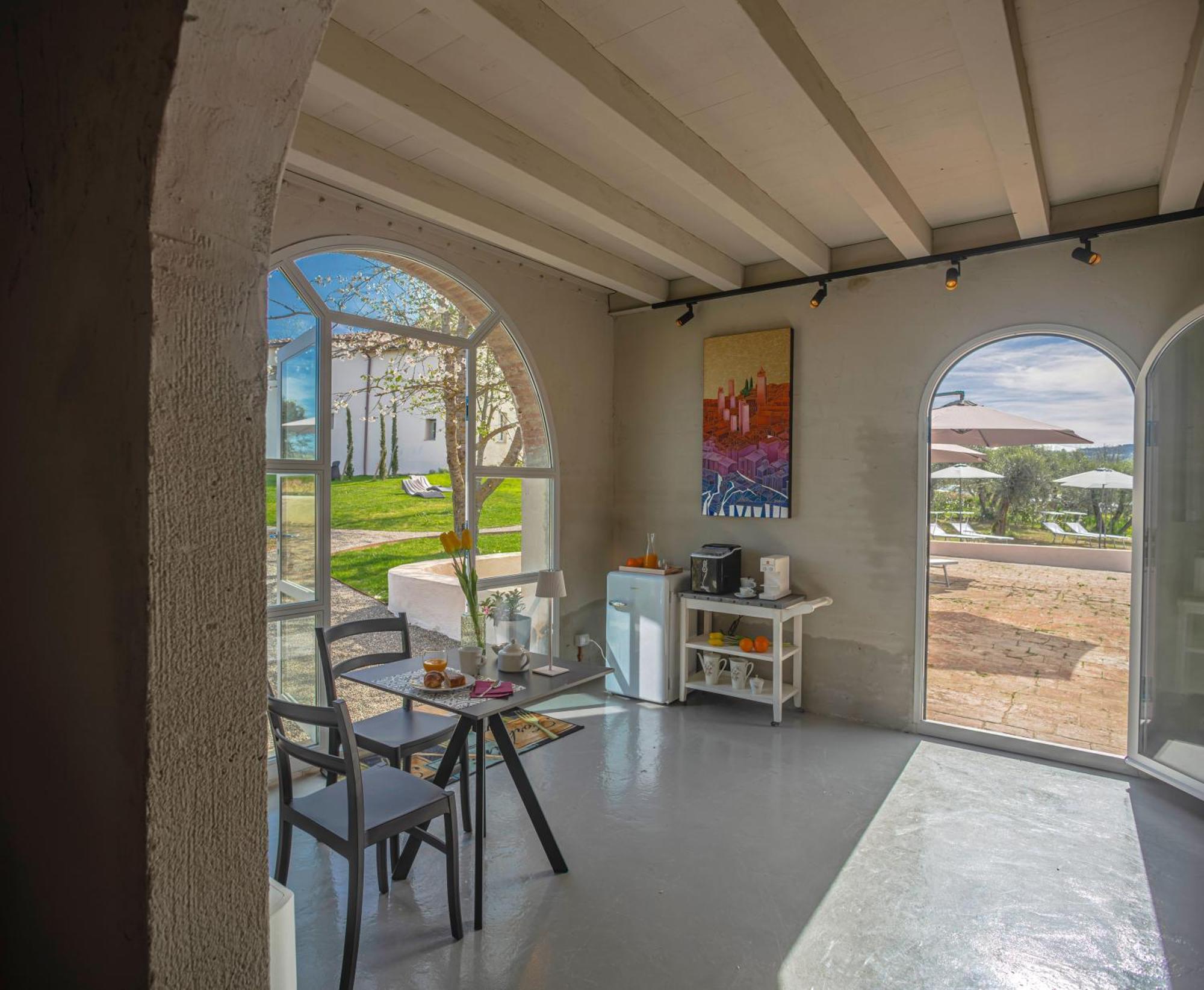 Relais Borgo Elissa Bed & Breakfast Черталдо Екстериор снимка