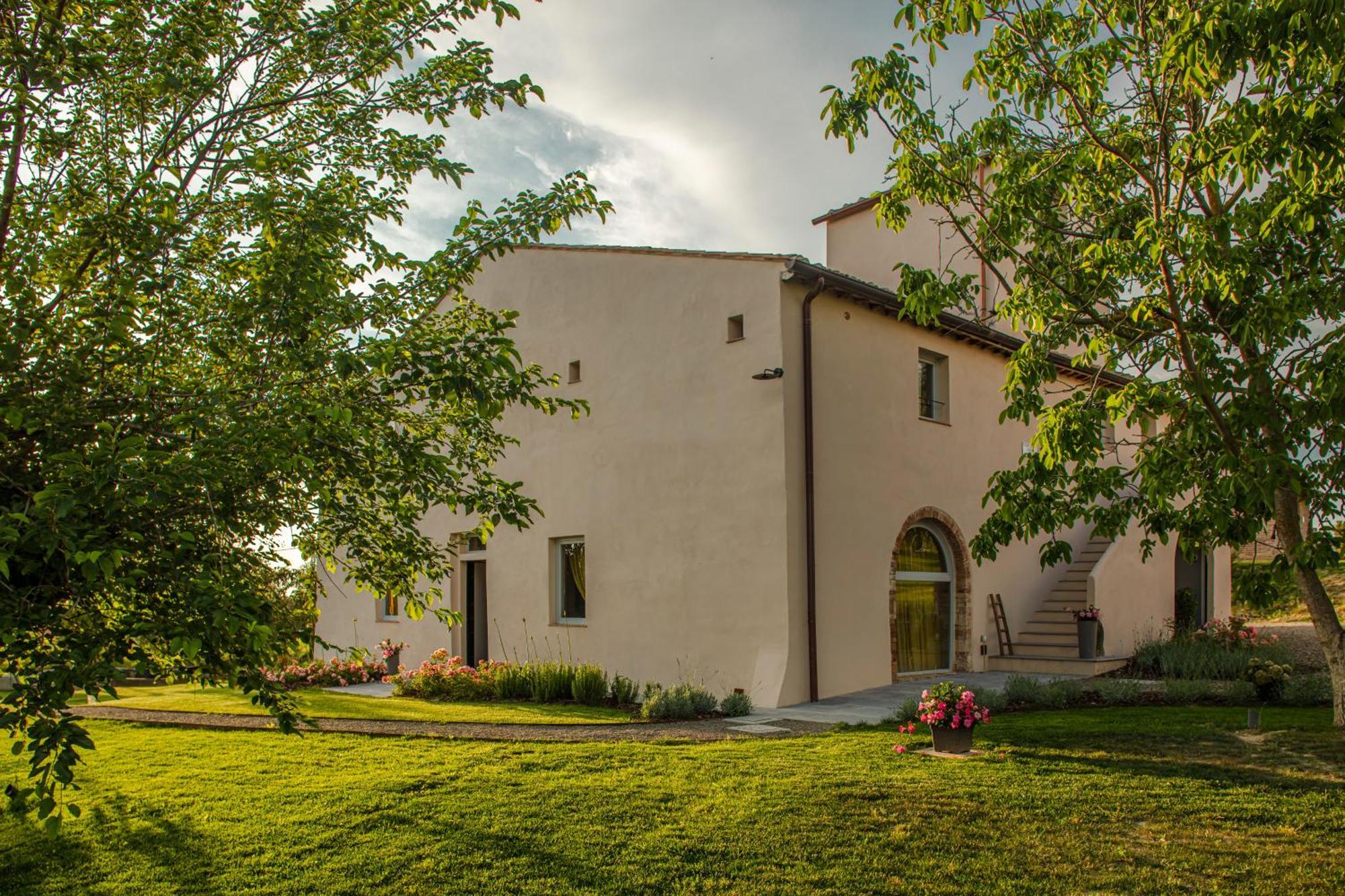 Relais Borgo Elissa Bed & Breakfast Черталдо Екстериор снимка