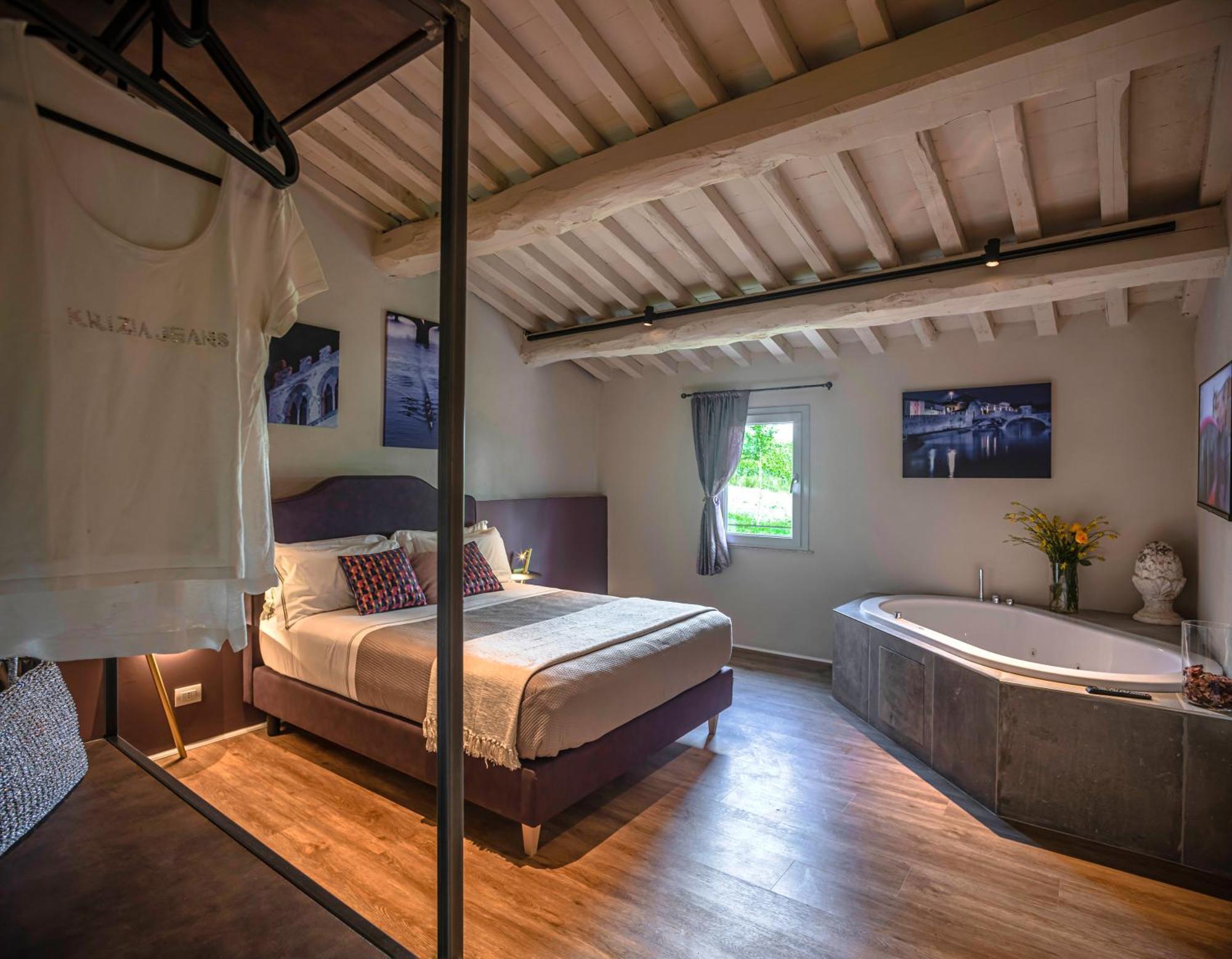 Relais Borgo Elissa Bed & Breakfast Черталдо Екстериор снимка