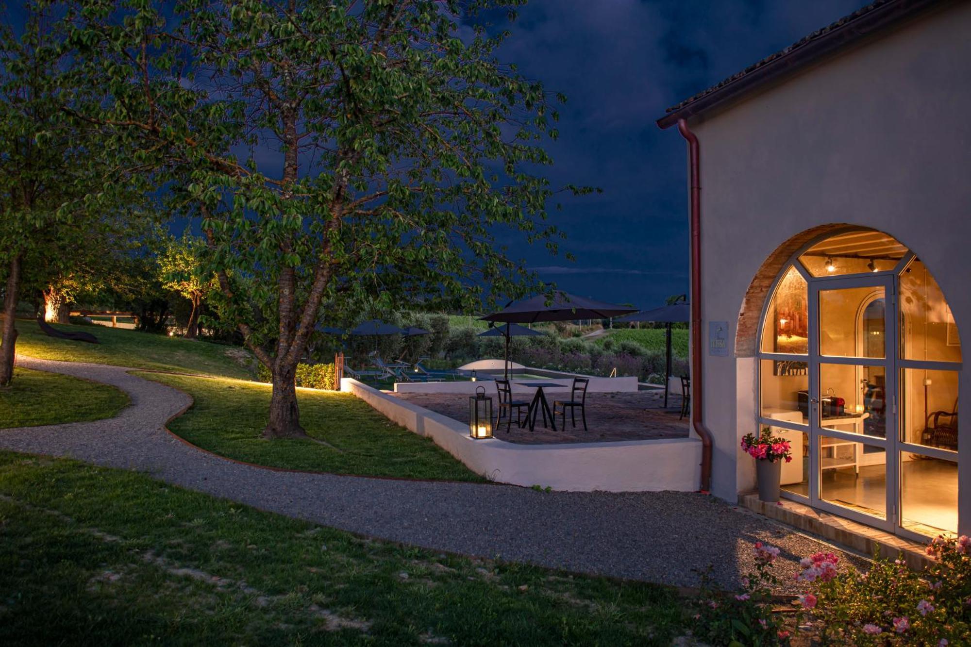 Relais Borgo Elissa Bed & Breakfast Черталдо Екстериор снимка