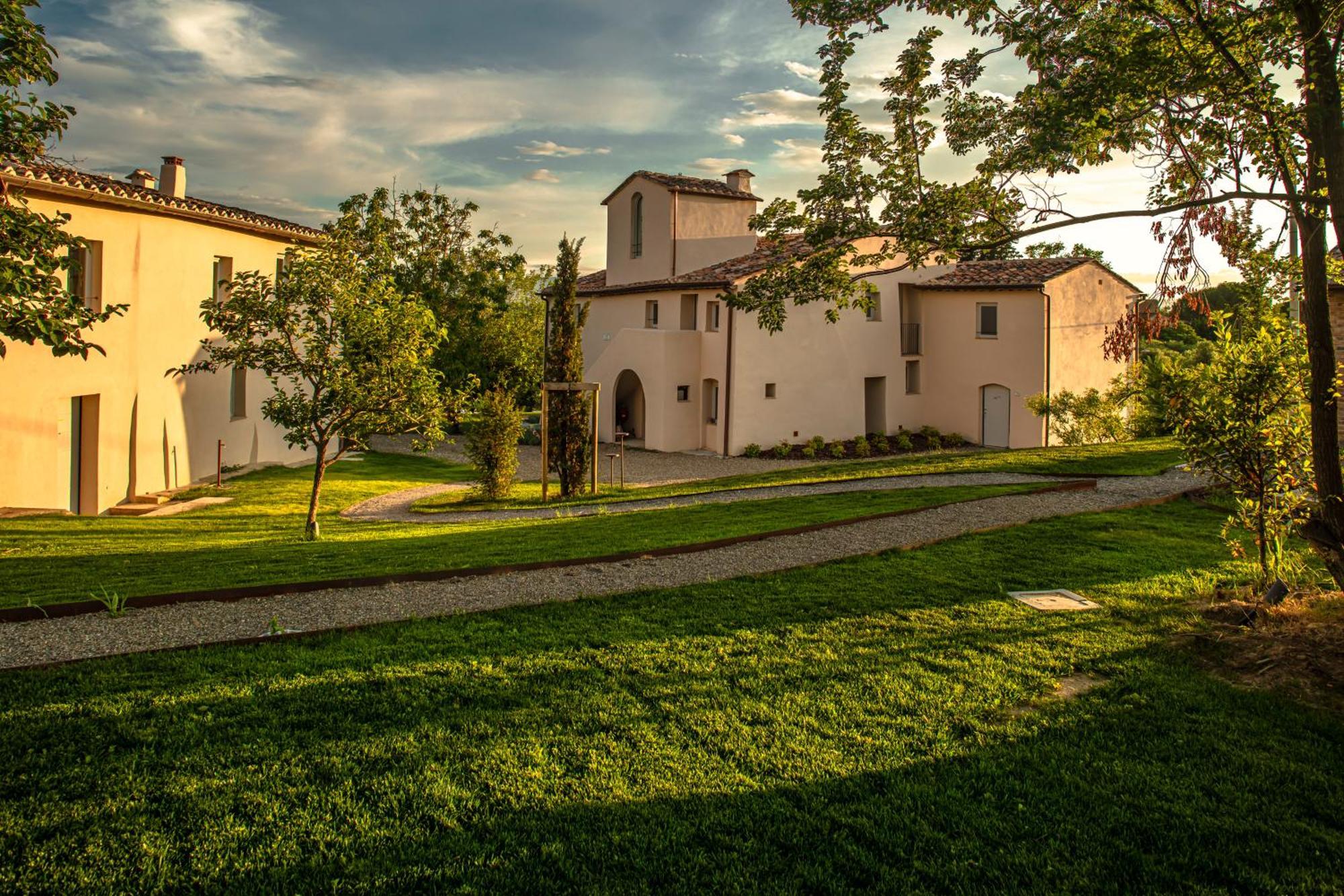 Relais Borgo Elissa Bed & Breakfast Черталдо Екстериор снимка