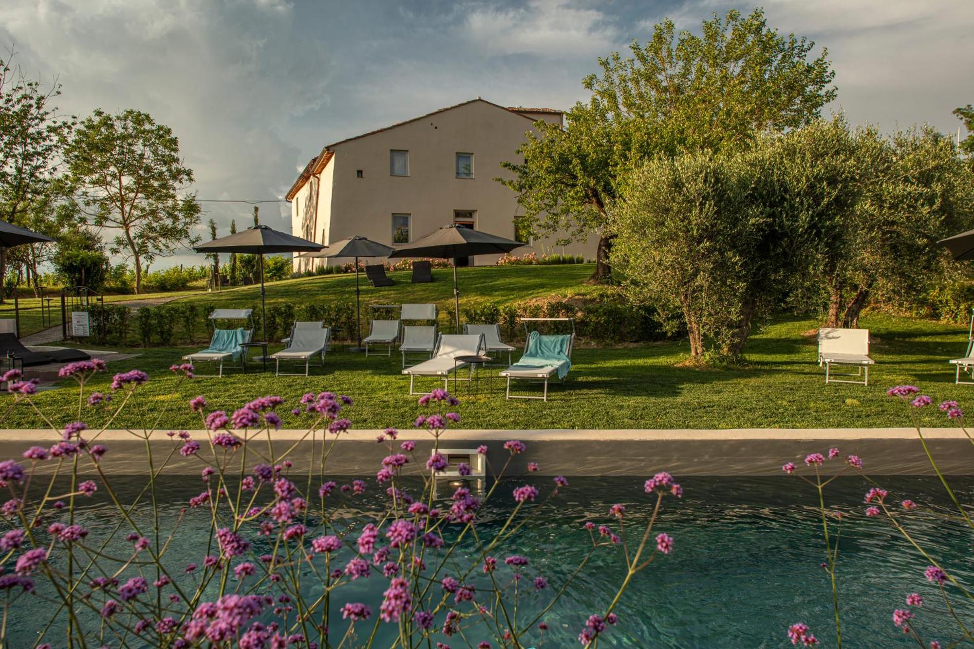 Relais Borgo Elissa Bed & Breakfast Черталдо Екстериор снимка