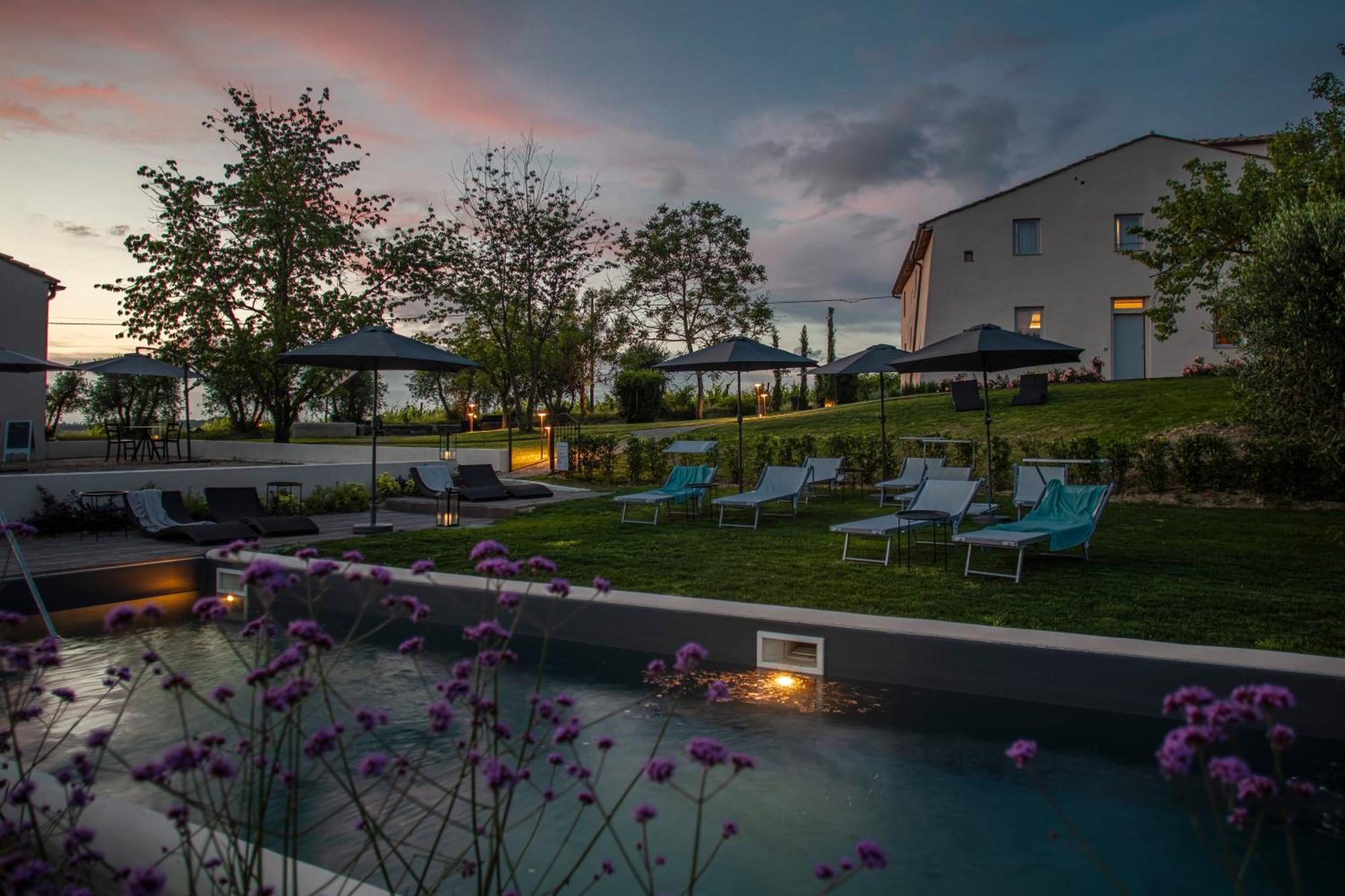 Relais Borgo Elissa Bed & Breakfast Черталдо Екстериор снимка