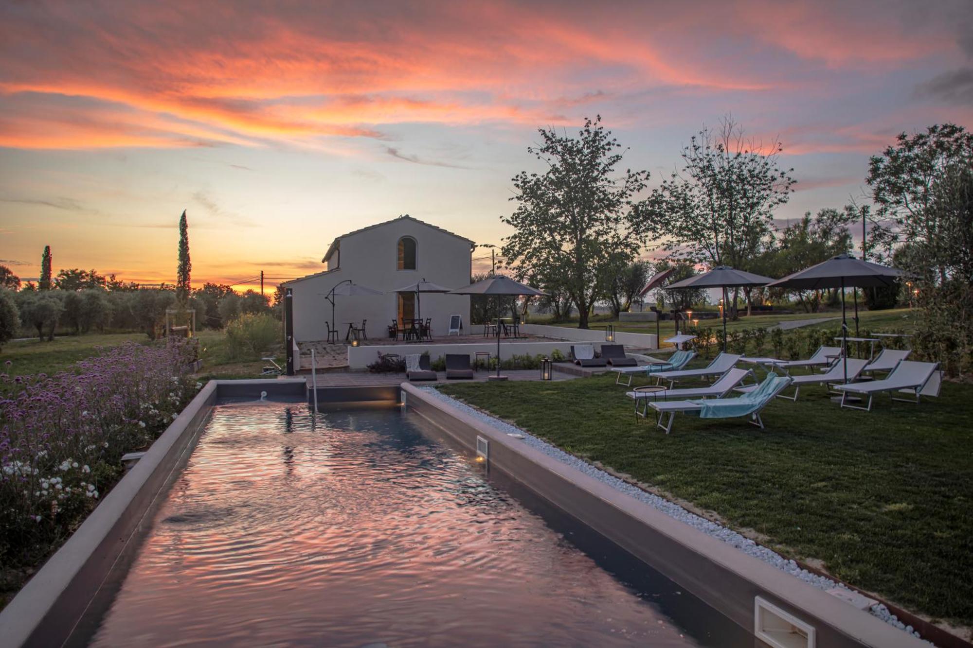 Relais Borgo Elissa Bed & Breakfast Черталдо Екстериор снимка