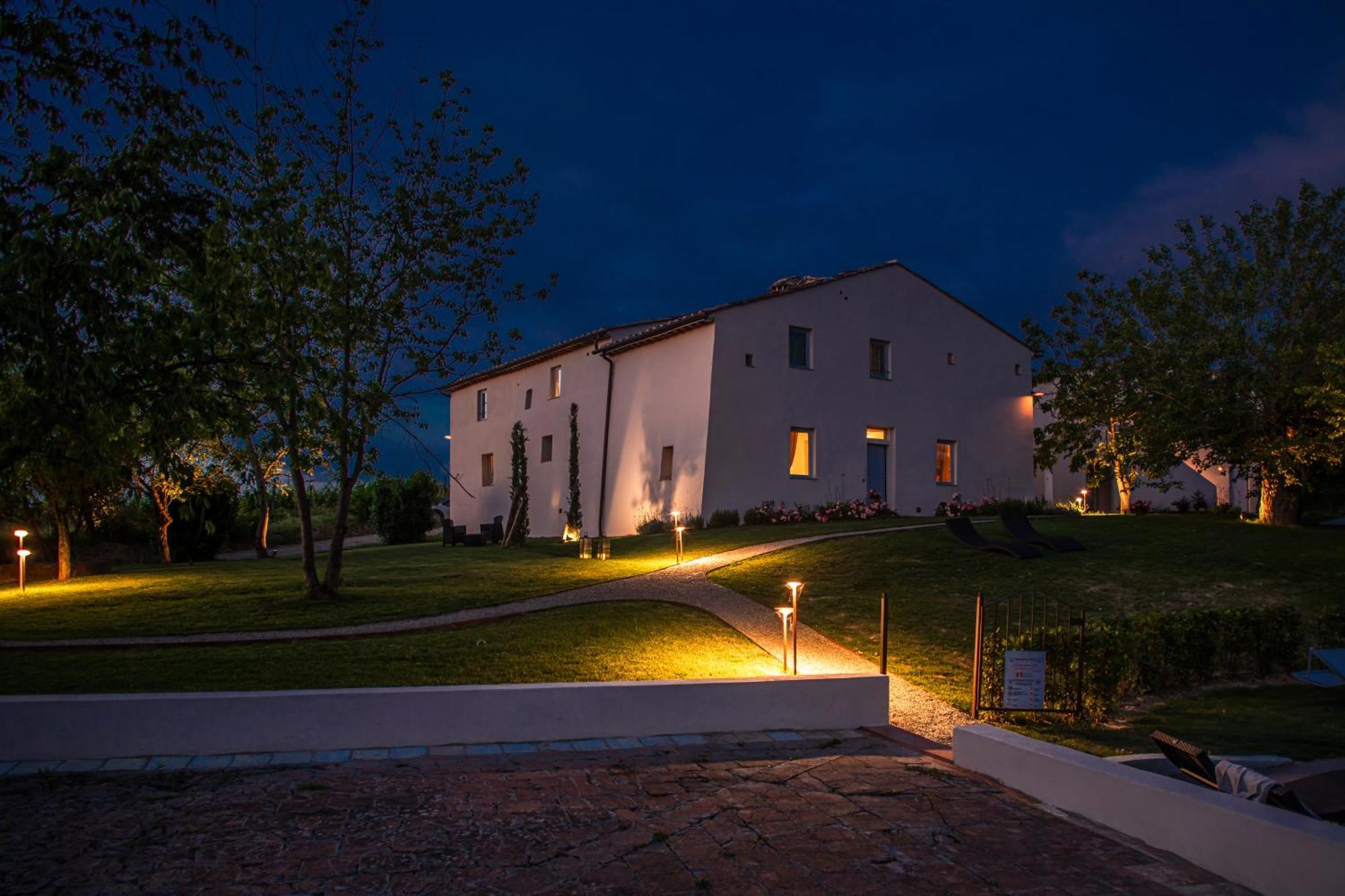 Relais Borgo Elissa Bed & Breakfast Черталдо Екстериор снимка