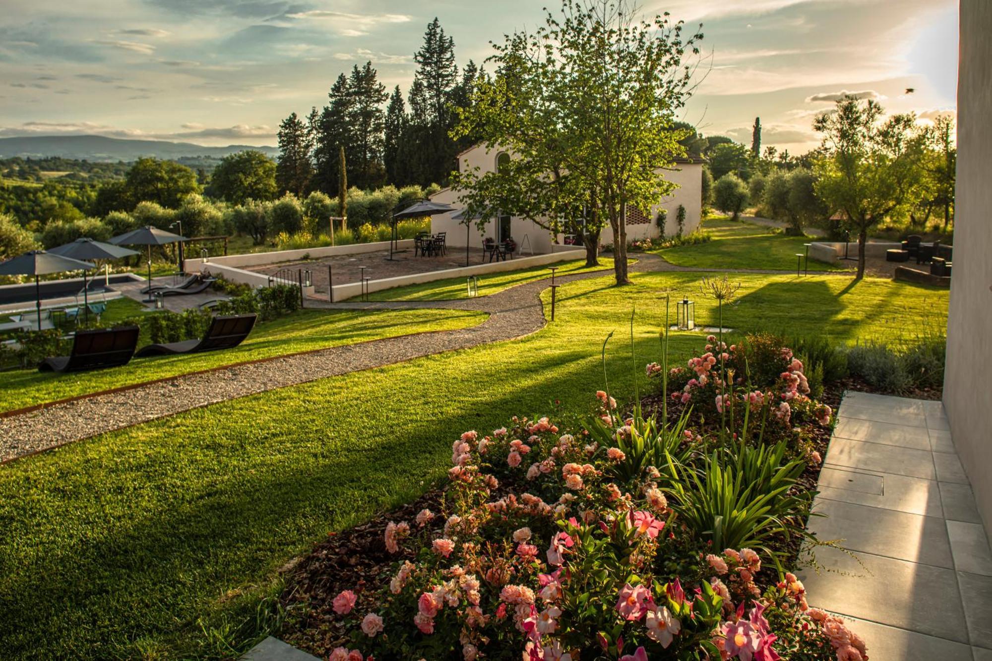 Relais Borgo Elissa Bed & Breakfast Черталдо Екстериор снимка